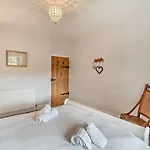3 Bed In Ulverston Oc-94633 *