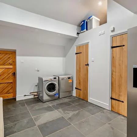 3 Bed In Ulverston Oc-94633 *